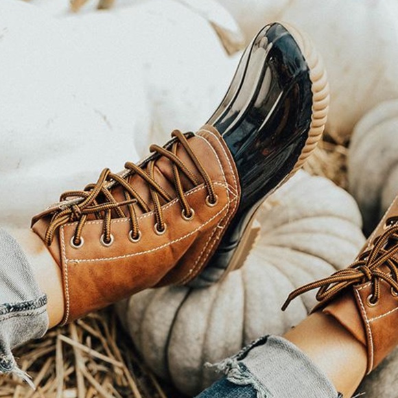 NEW**** LADIES DUCK BOOTS. BLACK - Picture 3 of 4